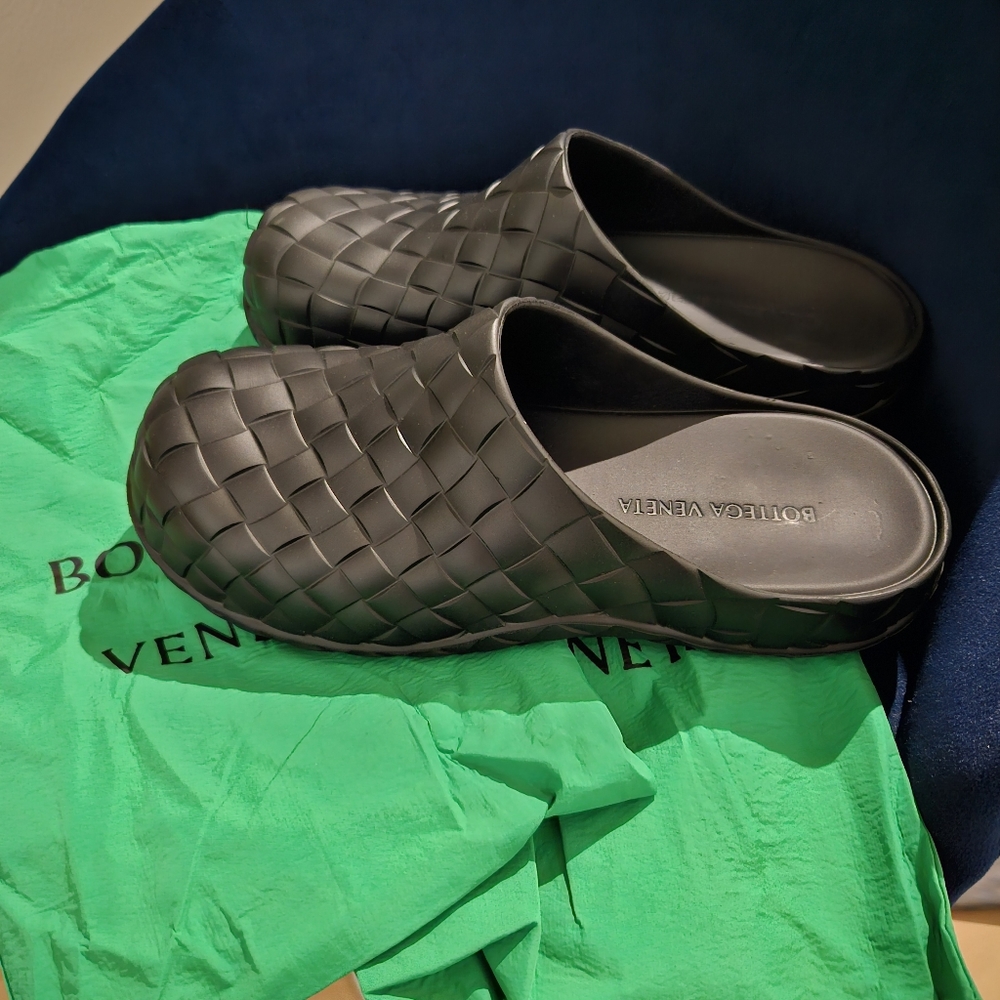 Bottega Veneta embossed rubber clogs sz 10.5 /44  euro
